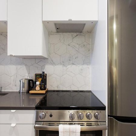 Blue Oasis Studio With Full Kitchen And Bath By Den Stays Montréal Exterior foto