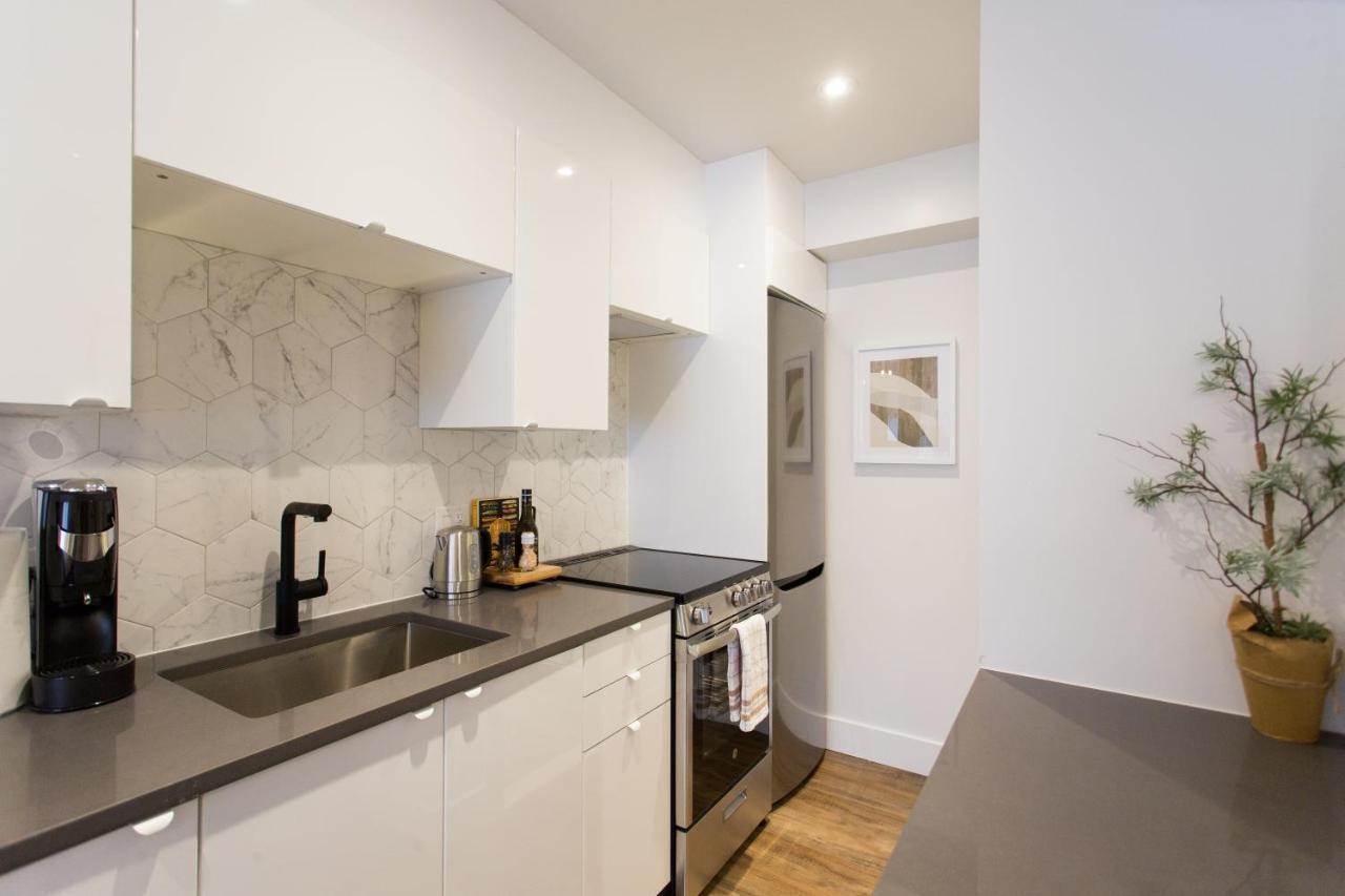 Blue Oasis Studio With Full Kitchen And Bath By Den Stays Montréal Exterior foto