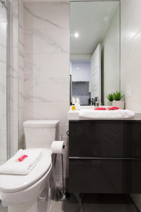 Blue Oasis Studio With Full Kitchen And Bath By Den Stays Montréal Exterior foto